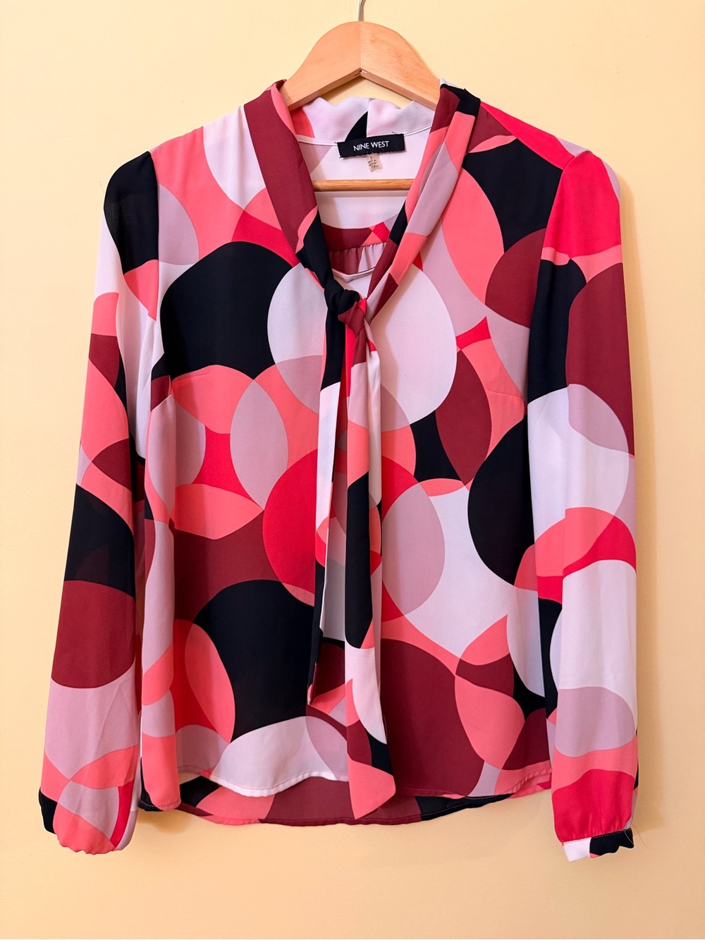 Nine West Geometric Print Tie Neck Blouse Pink Burgundy Black Size S